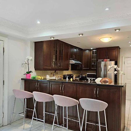 Beautiful Room At Yonge And Sheppard And North York Centre Toronto Exterior foto