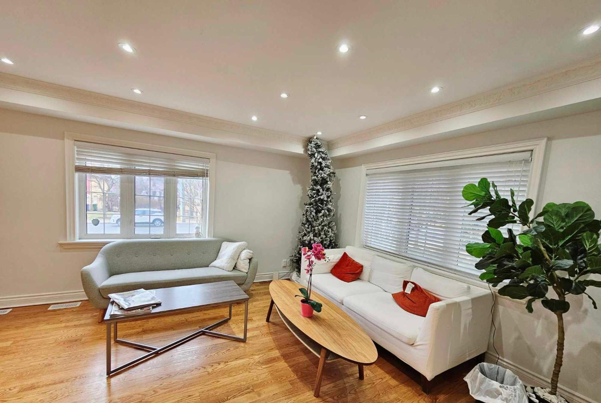 Beautiful Room At Yonge And Sheppard And North York Centre Toronto Exterior foto